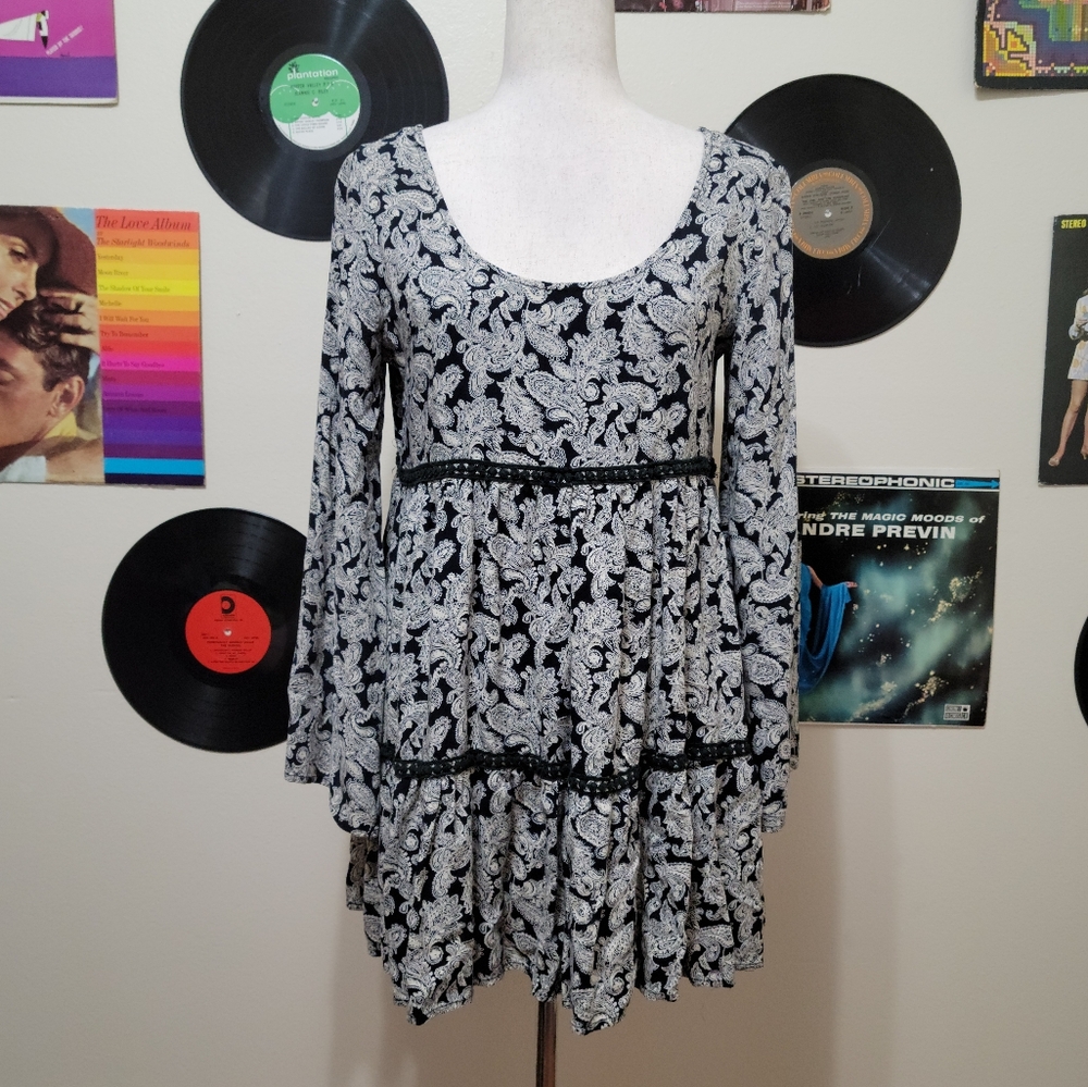 Alya | Black & Cream Paisley Floral Tunic